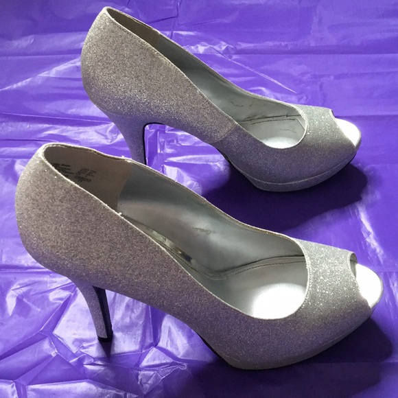 Fioni Women’s Night Luster Platform Heels - Picture 2 of 8